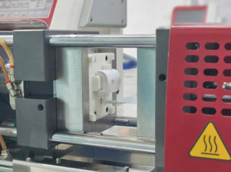 Injection molding machine with a mold printed on a Formlabs 3D printer