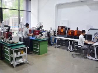 Production of plastic products by casting into molds printed on a 3D printer