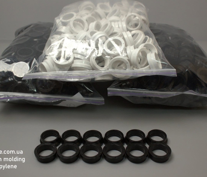 Custom-made elements, injection molding method